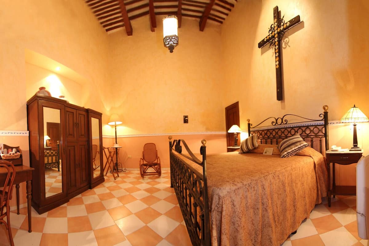 1 bedroom, in-room safe, individually decorated, individually furnished
