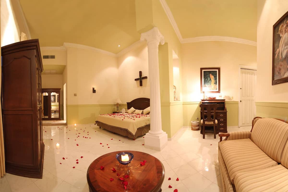 1 bedroom, in-room safe, individually decorated, individually furnished