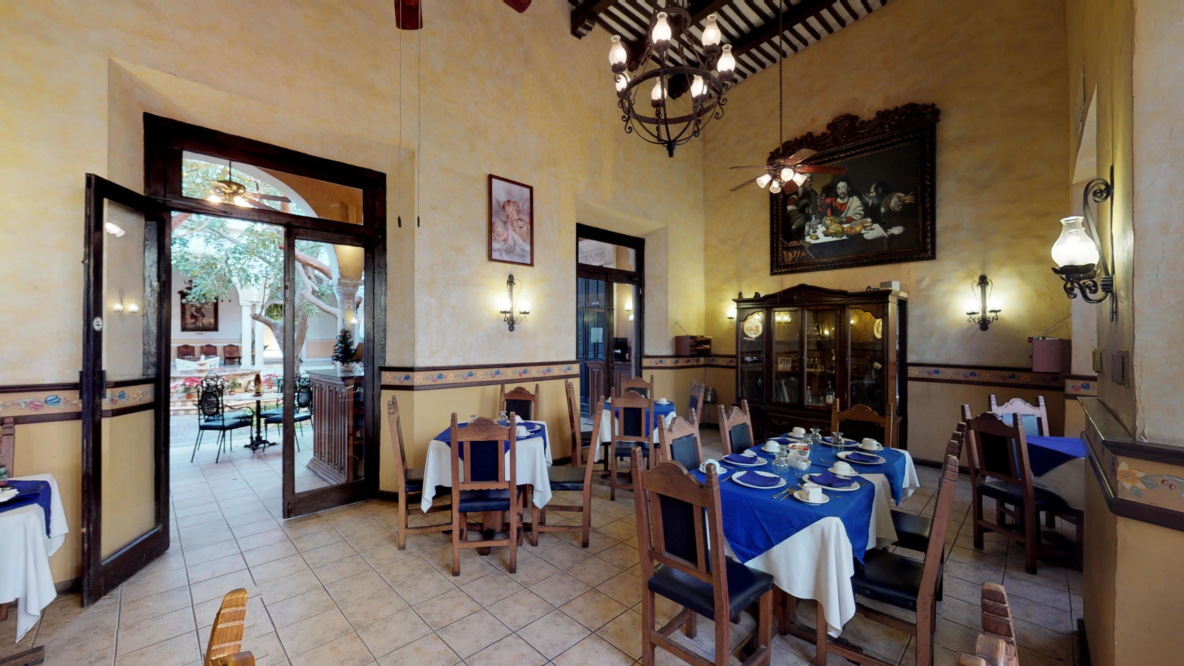 daily full breakfast (mxn 220 per person)