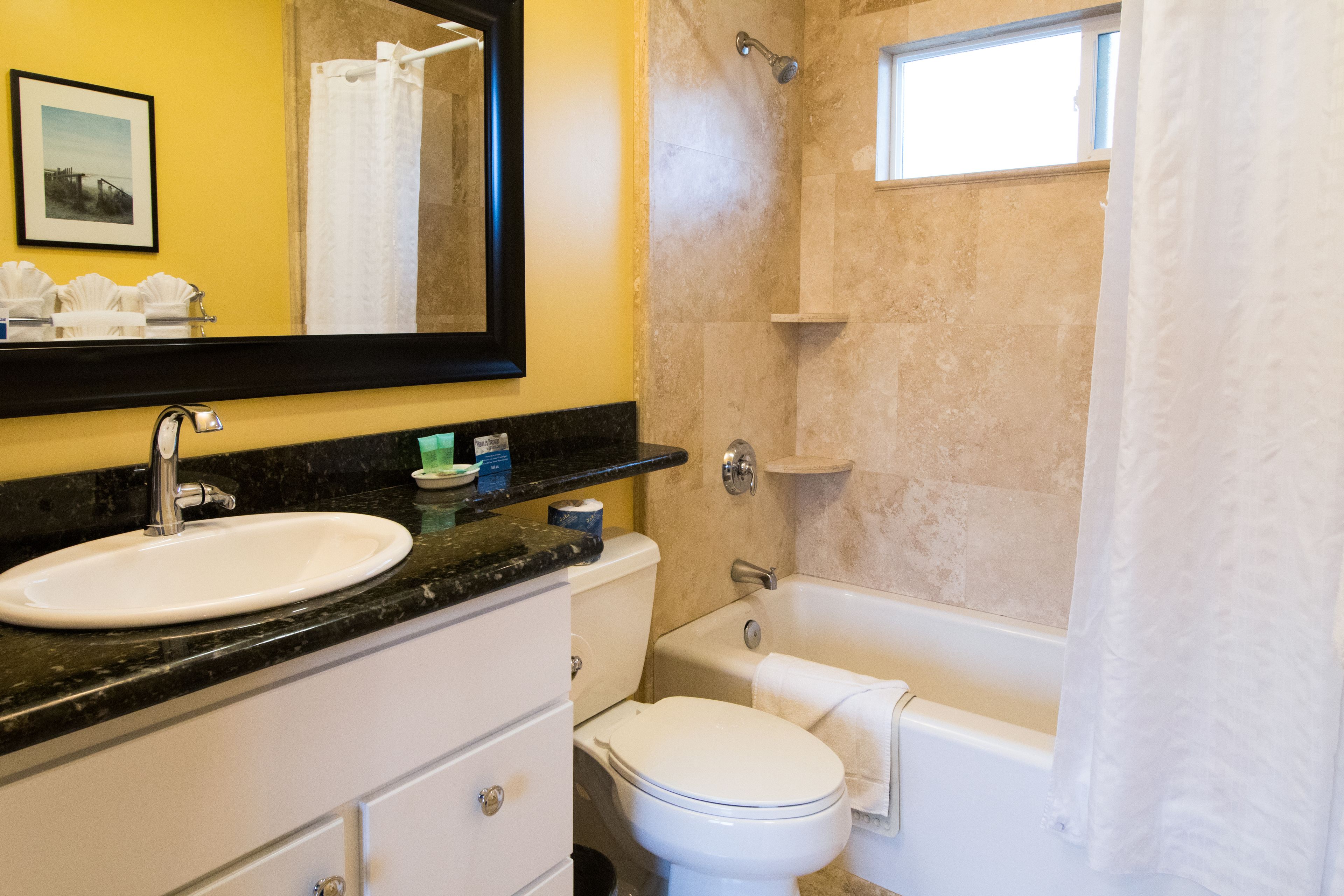 deluxe studio, 2 queen beds (fireplace-full kitchen) | bathroom | free toiletries, hair dryer, towels