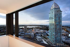 Spencer One-Bedroom Suite Balcony & View