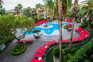 2 outdoor pools, a heated pool, pool umbrellas, sun loungers