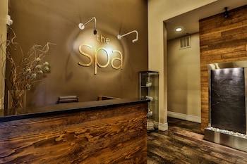Couples treatment rooms, aromatherapy, deep-tissue massages at Tuscany Suites & Casino