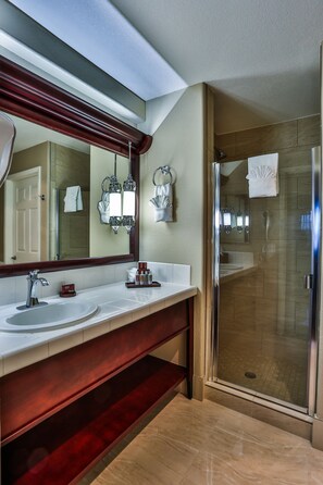 Separate bathtub and shower, free toiletries, hair dryer, towels
