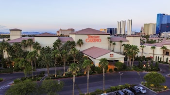 Hotel exterior and entrance at Tuscany Suites & Casino