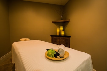 Couples treatment rooms, aromatherapy, deep-tissue massages at Tuscany Suites & Casino