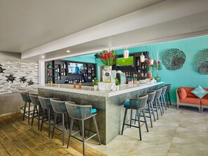 2 restaurants, spécialités Cuisine internationale