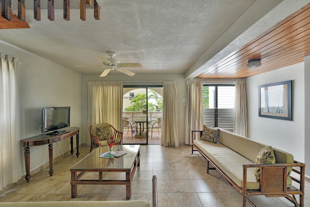 Coconut Court Beach Hotel by null