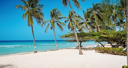 Coconut Court Beach Hotel