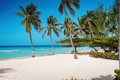 Coconut Court Beach Hotel