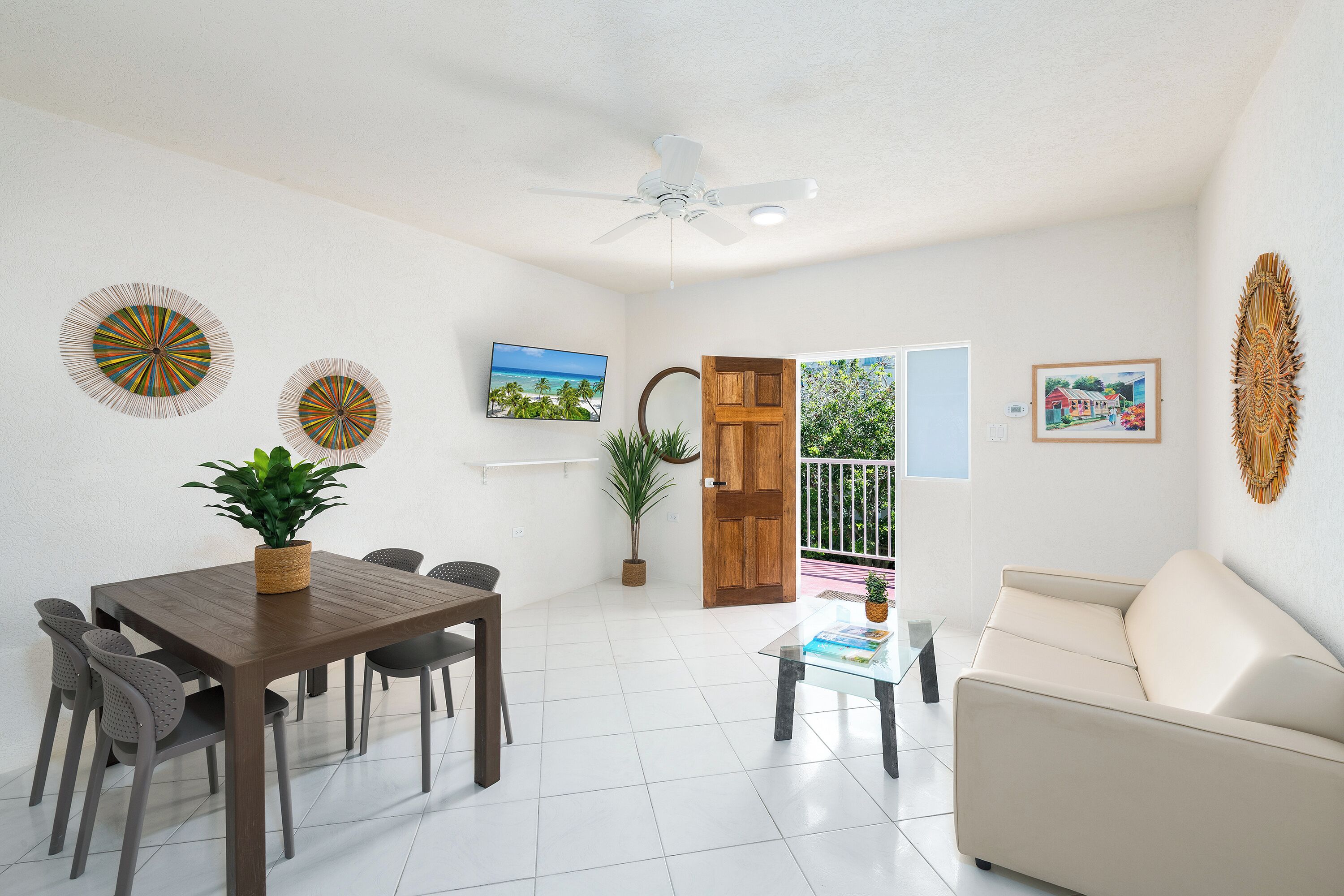 Leilighet – deluxe, 1 soverom, hageutsikt | Oppholdsområde | En 40-tommers TV med kabel-kanaler samt iPod-dokkingstasjon