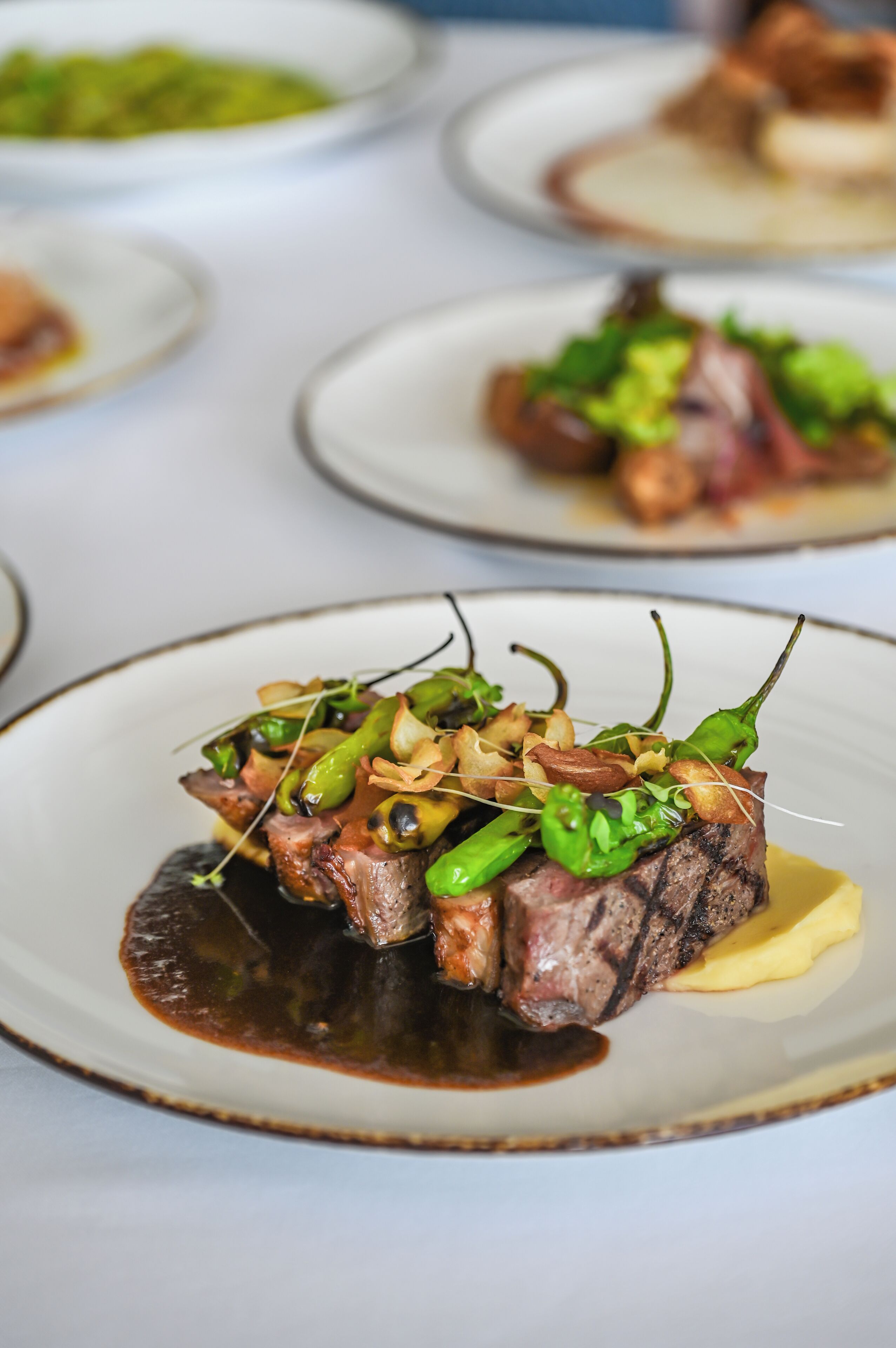 3 restaurants, breakfast served