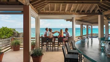 3 restaurantes; se sirven desayunos