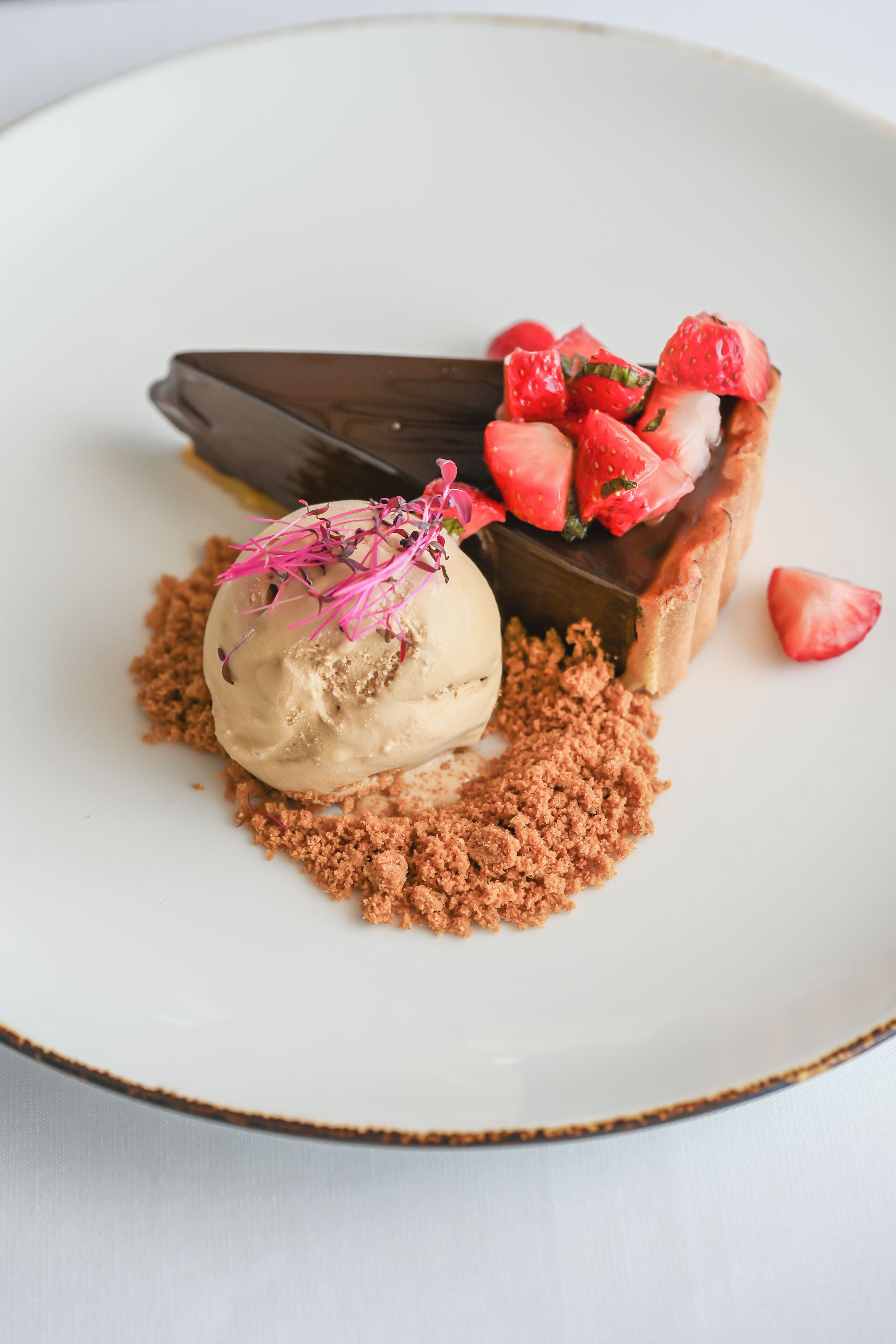 3 restaurants, breakfast served