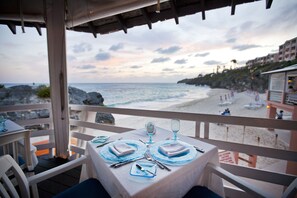 3 restauranter; serverer morgenmad