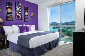 1 soverom, sengetøy av topp kvalitet, skrivebord og strykejern/-brett