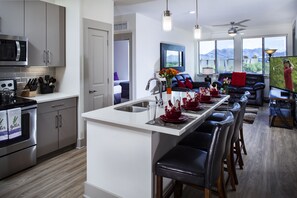 1 bedroom, premium bedding, iron/ironing board, cots/infant beds - Meridian CondoResorts (Scottsdale)