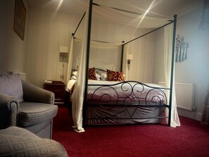 Kamar Double Eksklusif | Meja kerja, tirai kedap cahaya, setrika/meja setrika, dan Wi-Fi gratis