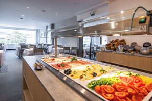 Petit déjeuner buffet compris tous les jours