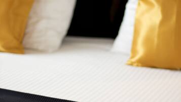 Daunenbettdecken, Minibar, Zimmersafe, Schreibtisch