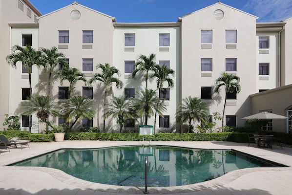 Outdoor pool, pool umbrellas, sun loungers