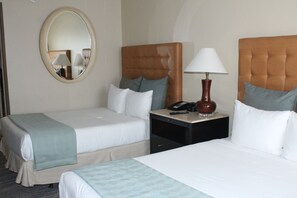 Quarto tradicional, 2 camas de casal | Roupas de cama premium, camas com colchões pillow-top