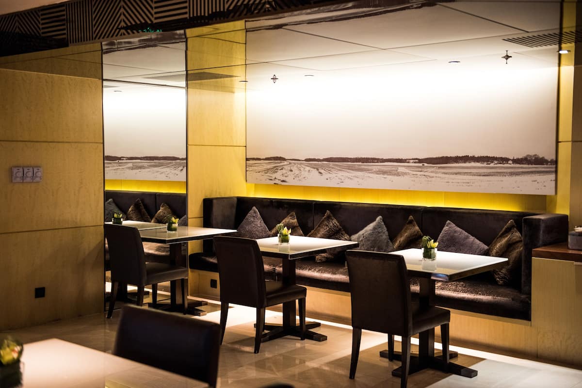 羽絨被、迷你吧、客房內保險箱、書桌