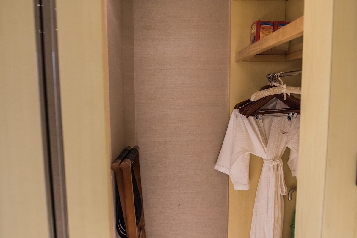 羽絨被、迷你吧、客房內保險箱、書桌