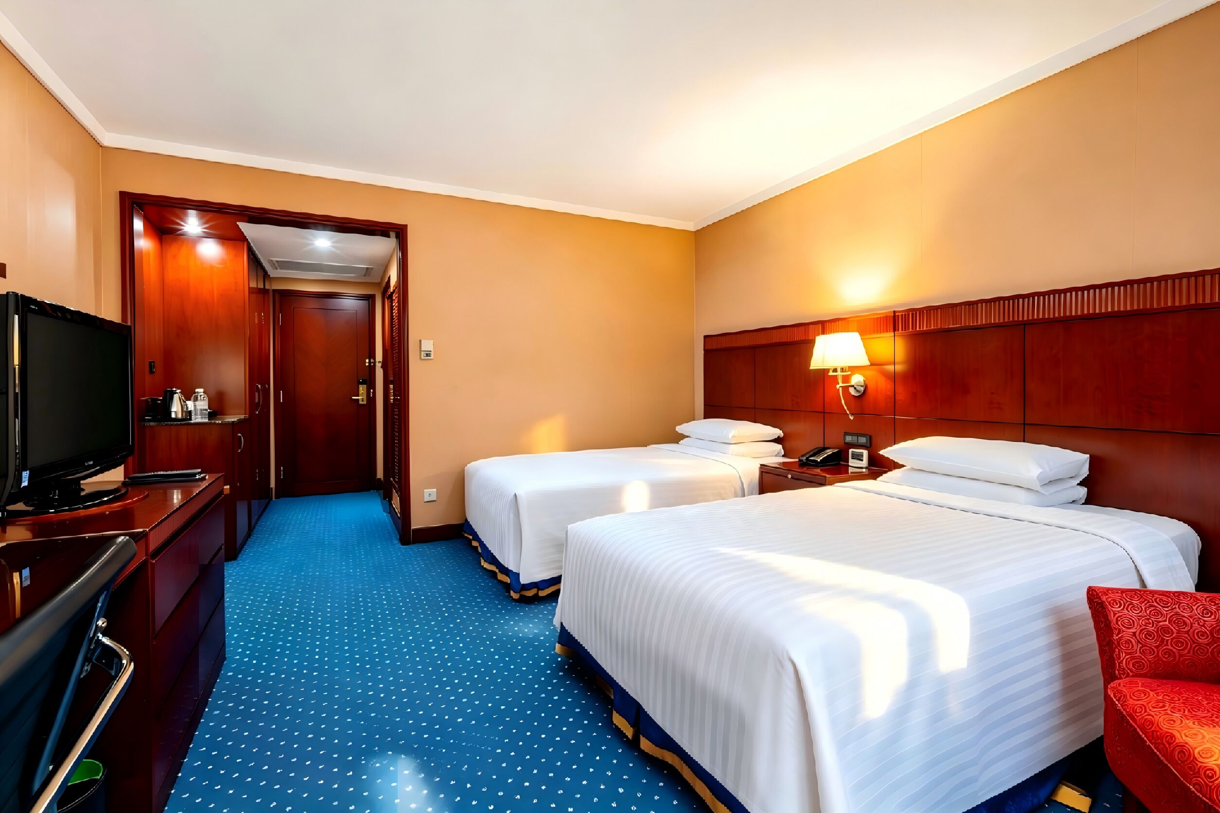 Down duvets, minibar, in-room safe, desk
