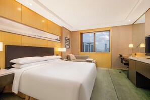 Down duvets, minibar, in-room safe, desk - Shanghai QILU Hotel (Shanghai)