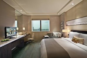 Down comforters, minibar, in-room safe, desk