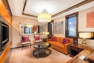 Executive Suite | Living area | LCD TV