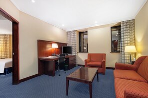 Junior Room, City View | Gebar bulu kapas, bar mini, peti besi dalam bilik, meja 