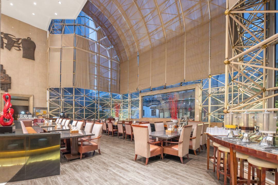 Daily buffet breakfast (CNY 98 per person)