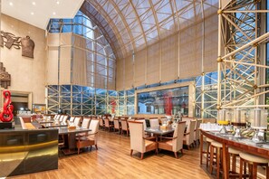 Daily buffet breakfast for a fee - Shanghai QILU Hotel (Shanghai)