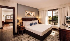 客房內保險箱、書桌、筆電工作空間、免費無線上網