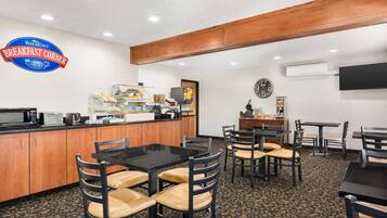 Free daily continental breakfast