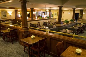 2 ristoranti, aperti a colazione, a pranzo e a cena, cucina americana