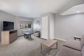 Suite, 1 cama King size, para no fumadores, refrigerador y microondas (with Sofabed) | Ropa de cama de alta calidad y tabla de planchar con plancha 