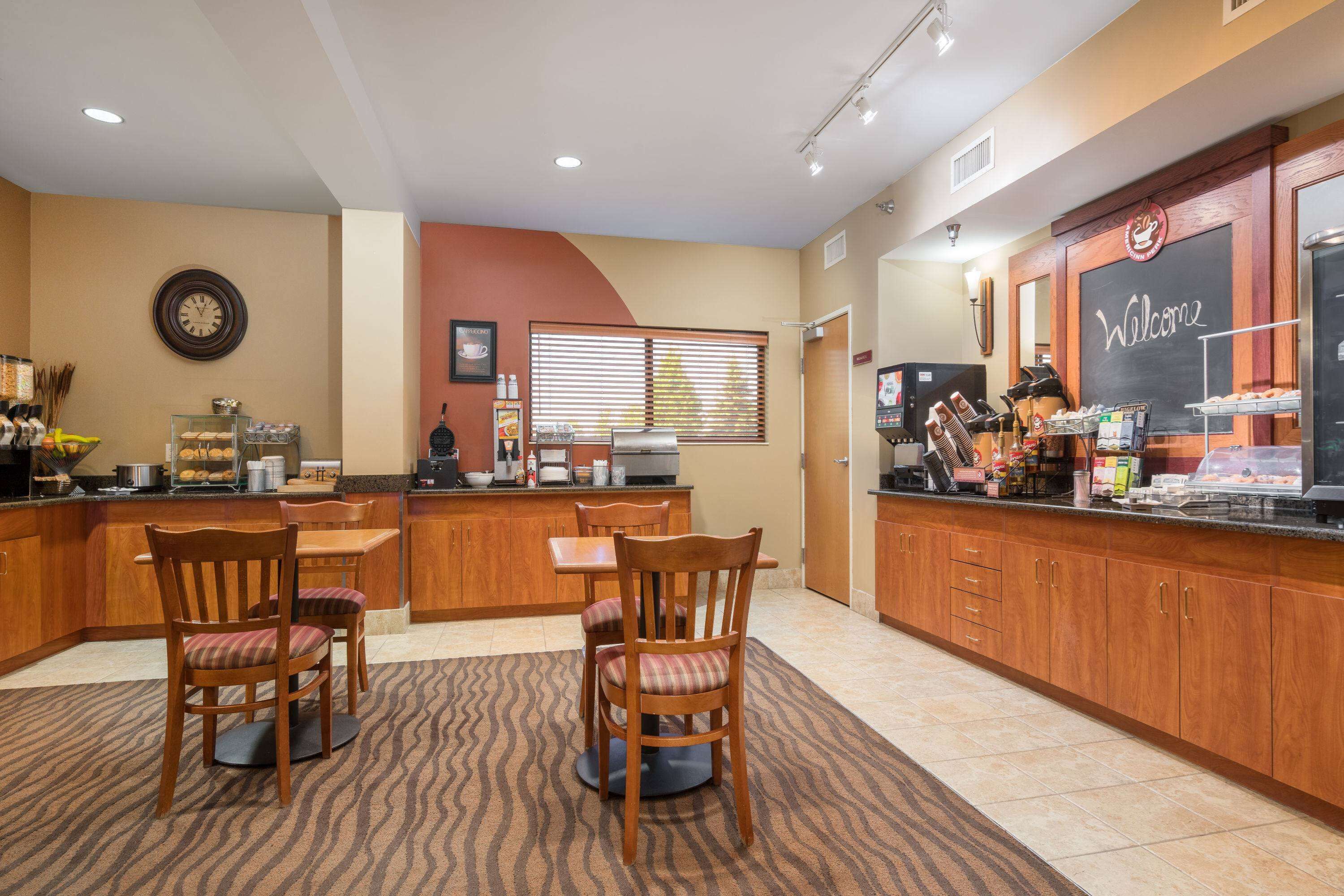 free daily continental breakfast