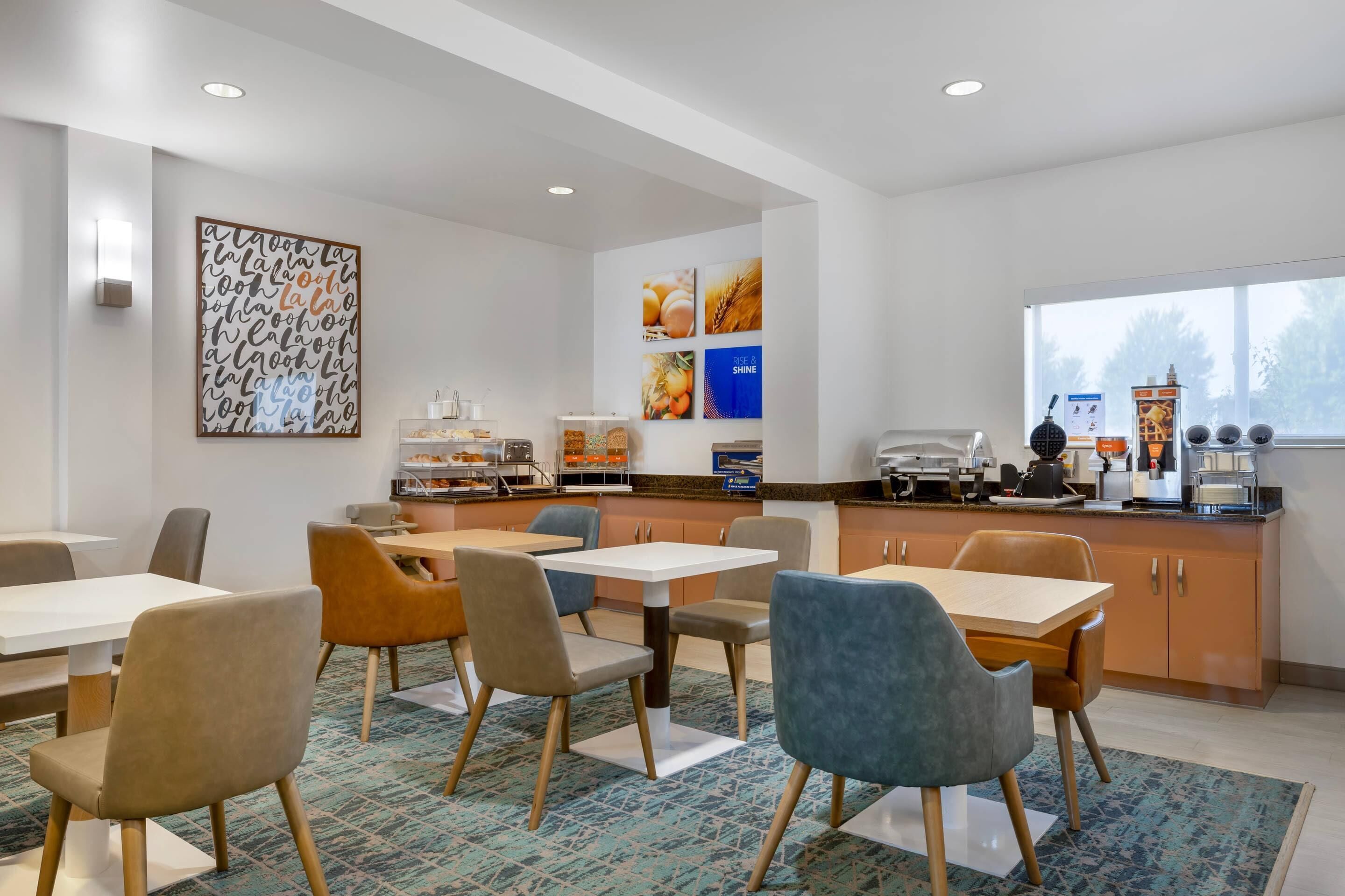 Free daily buffet breakfast 