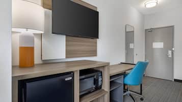 Room, 1 Queen Bed, Roll-in Shower, Non Smoking | Desk, blackout drapes, iron/ironing board, cribs (free)
