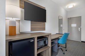 Room, 1 Queen Bed, Roll-in Shower, Non Smoking