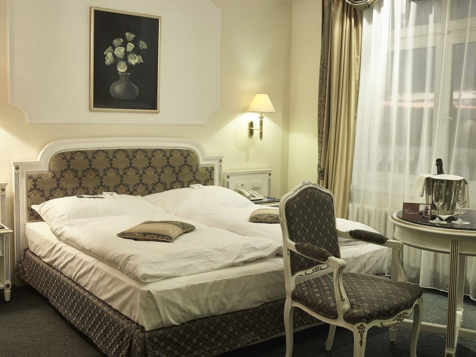 Hypo-allergenic bedding, minibar, in-room safe, desk