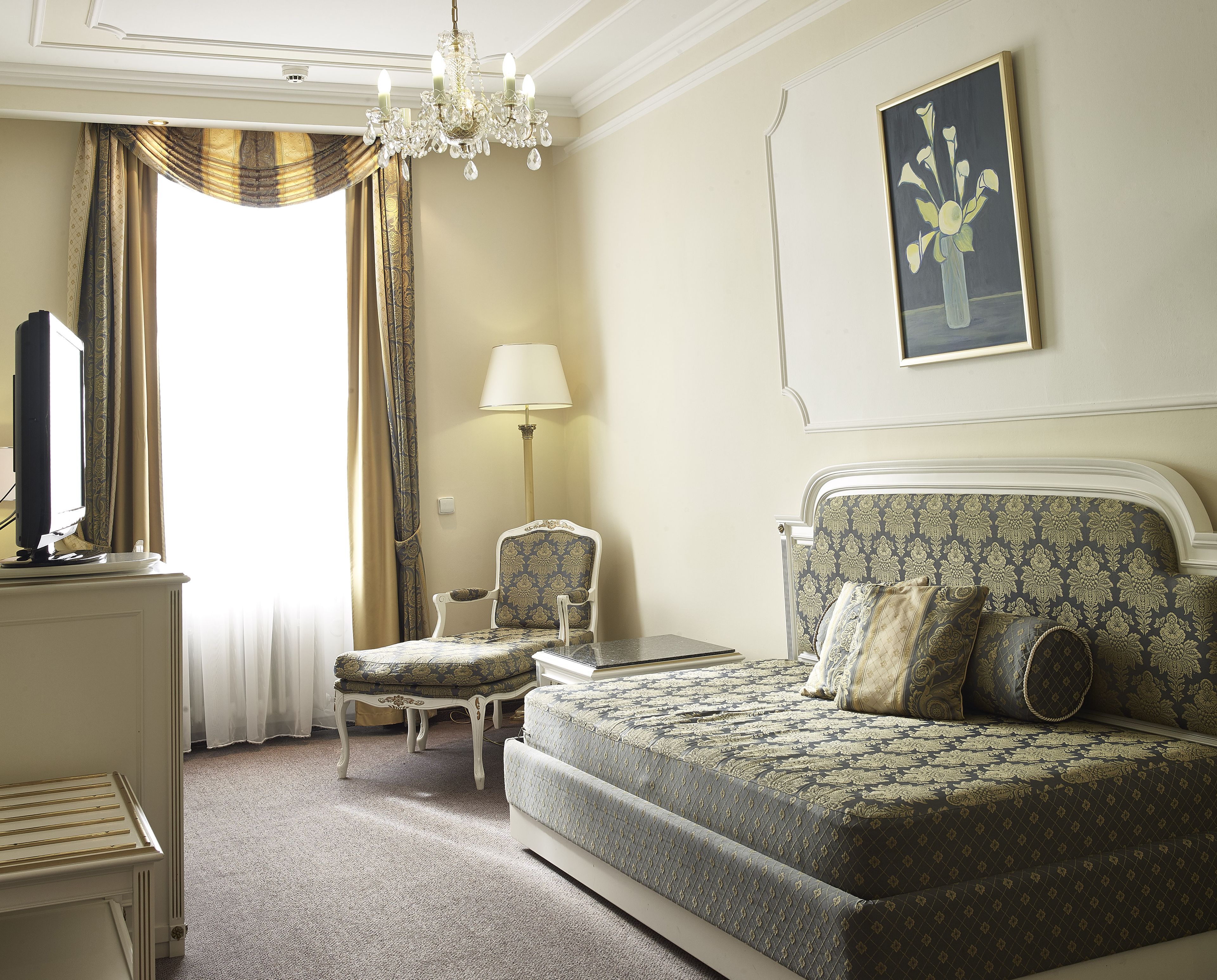 junior suite, 1 bedroom | living room | 89-cm lcd tv with satellite channels, tv