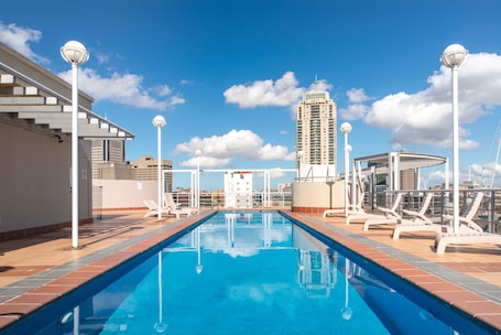 Outdoor pool. Seasons Darling Harbour