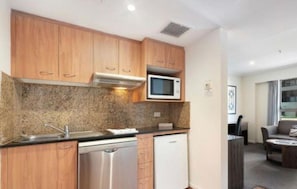 Fridge, microwave, stovetop, dishwasher
