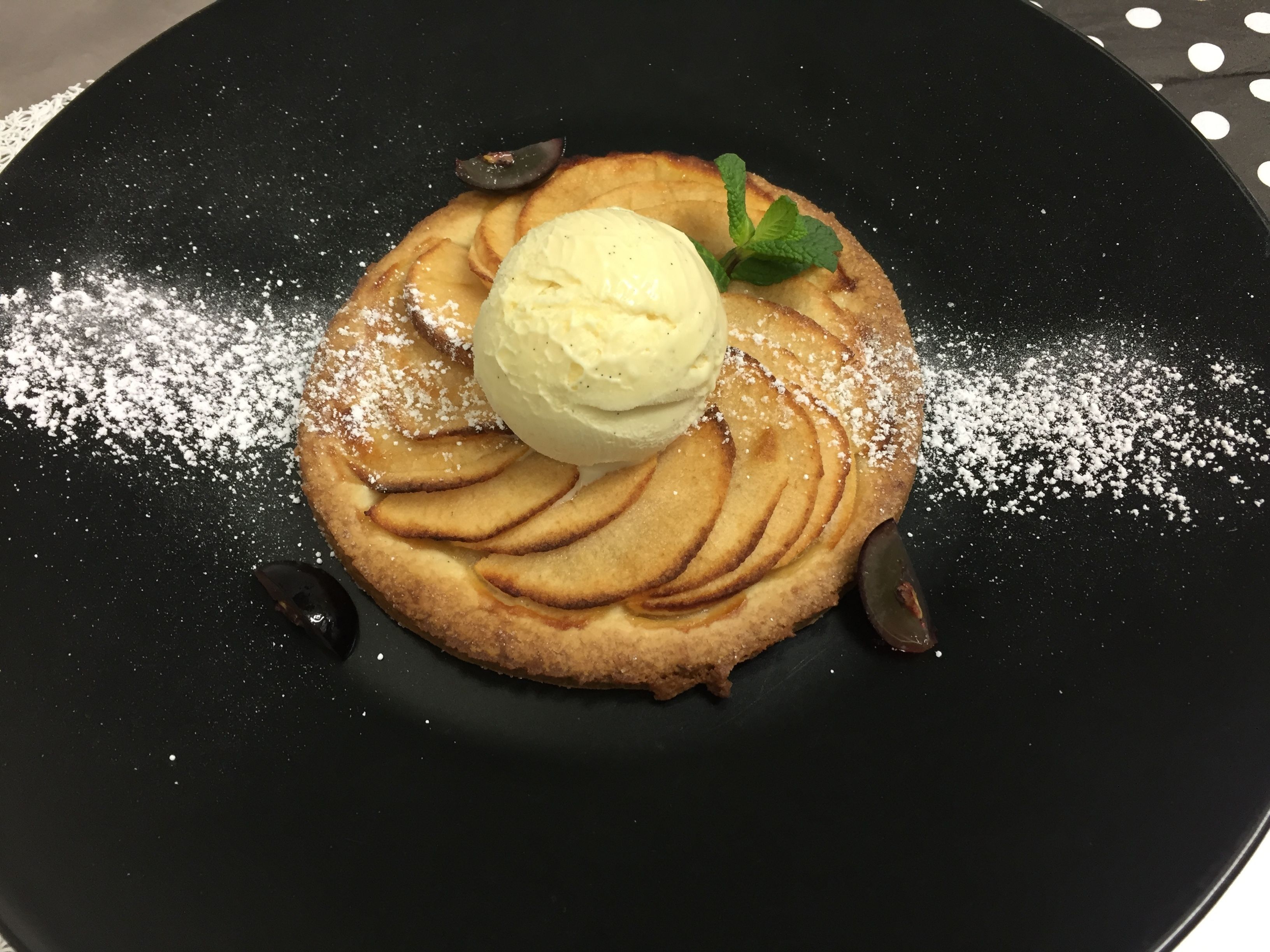 dinner served, french cuisine, al fresco dining