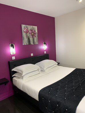 Double Room | Desk, soundproofing, iron/ironing board, cribs/infant beds