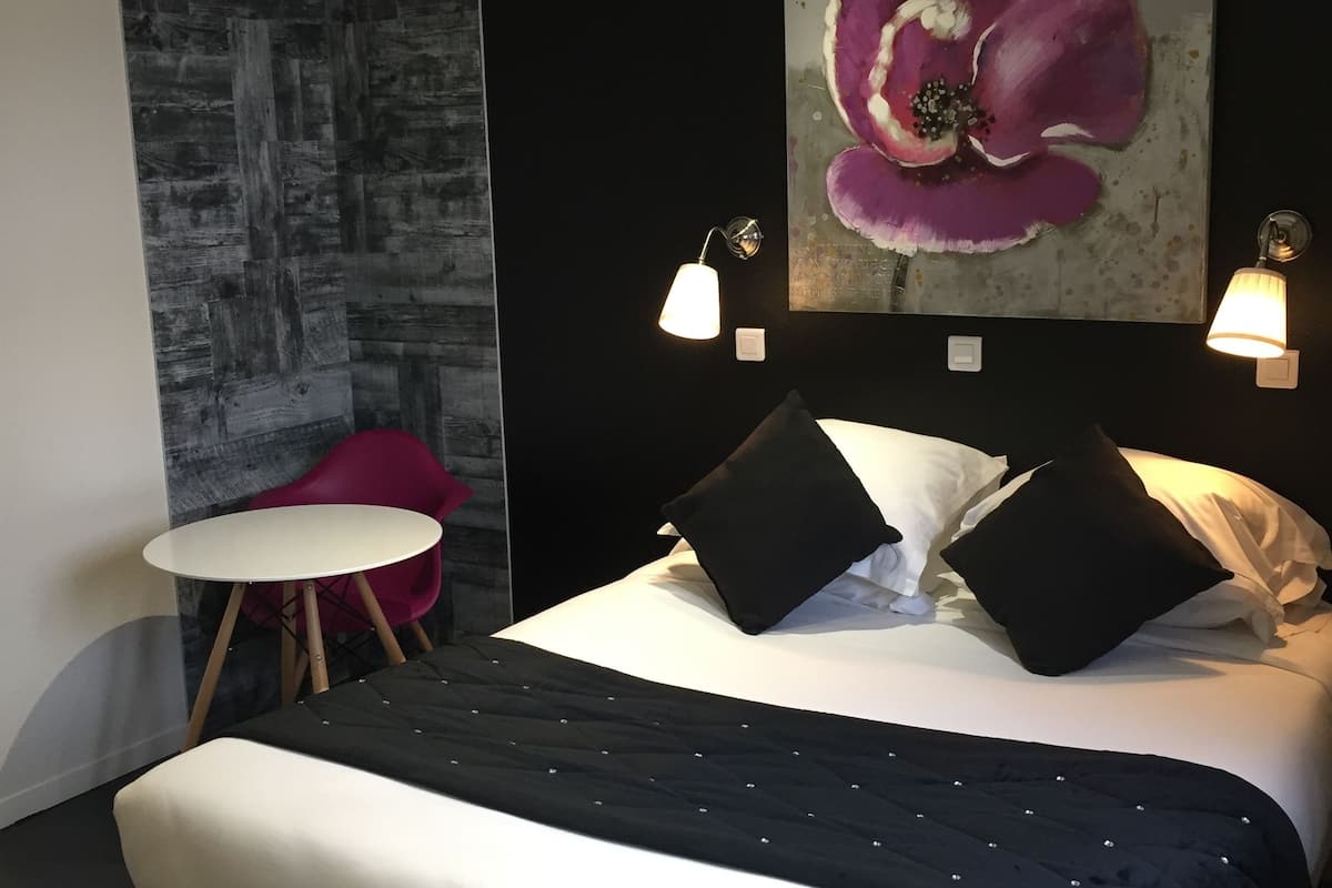 double room | desk, soundproofing, iron/ironing board, cots/infant beds